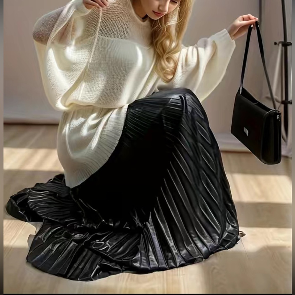 Luxe black elastic waist pleated midi skirt